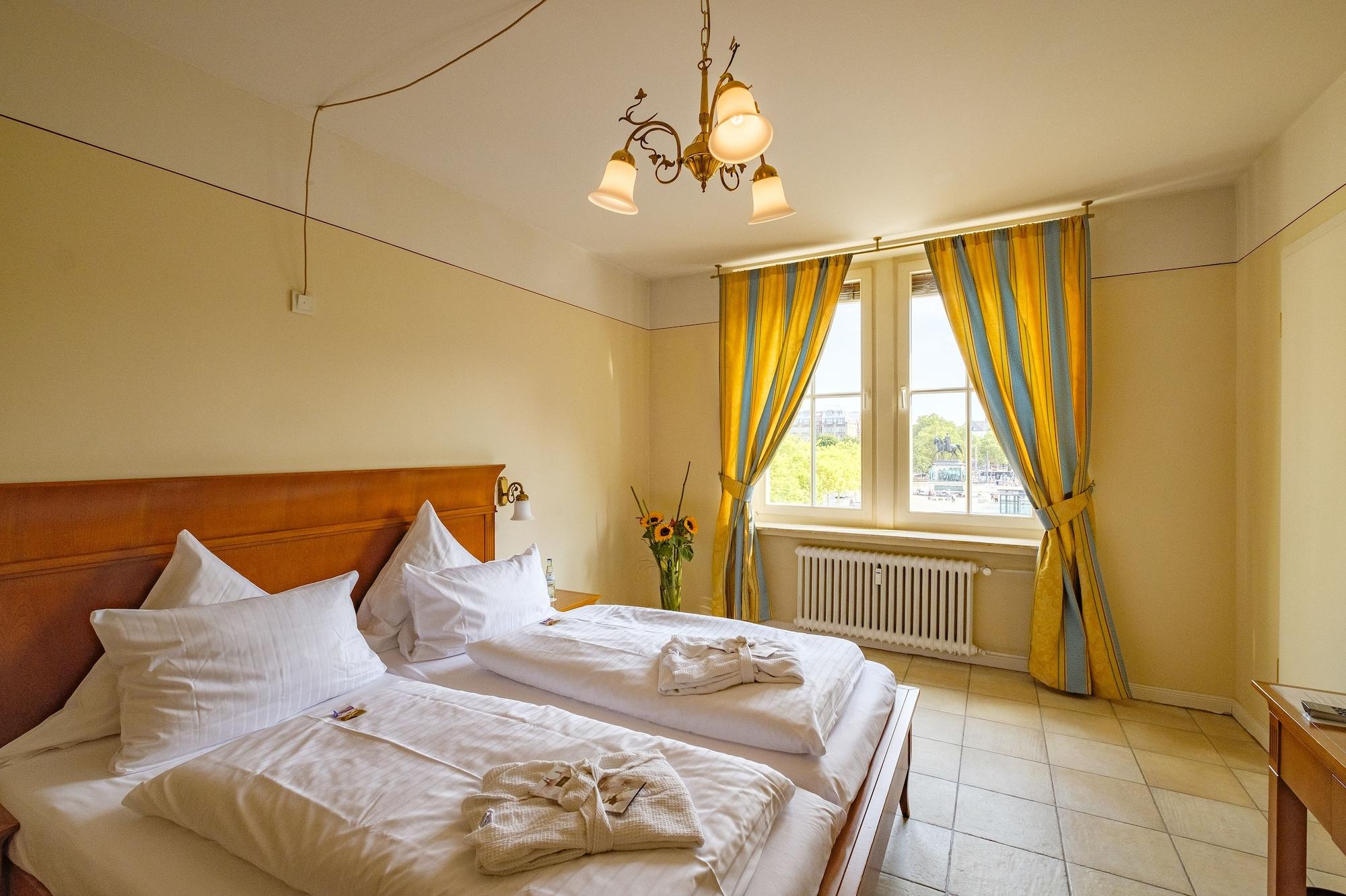 XII Apostel Albergo Cologne Exterior photo